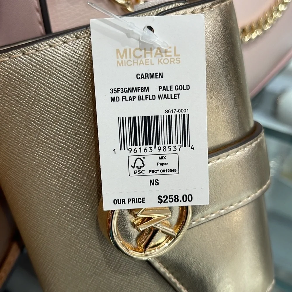 MICHAEL KORS CARMEN MEDIUM LOGO AND FAUX LEATHER WALLET
PALE GOLD
NWT - Picture 7 of 16